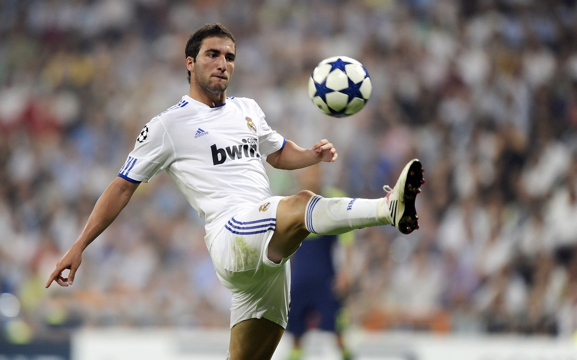 小贾伦爆发破冰，森林狼战术压制雄鹿